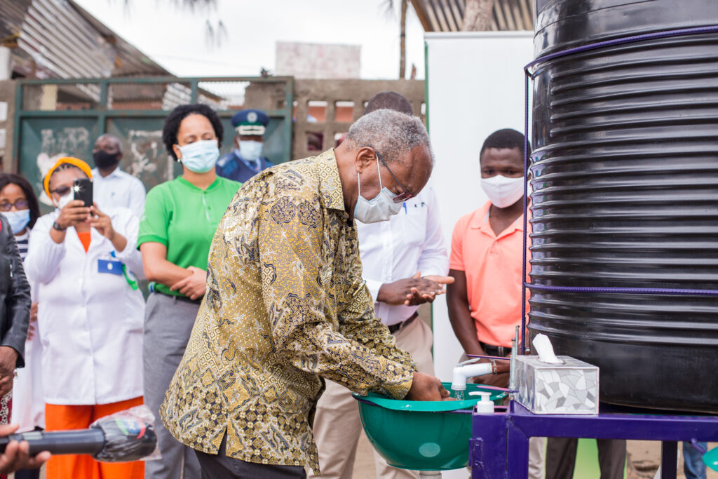 Eneas Comiche, Mayor of Maputo, washes hands.