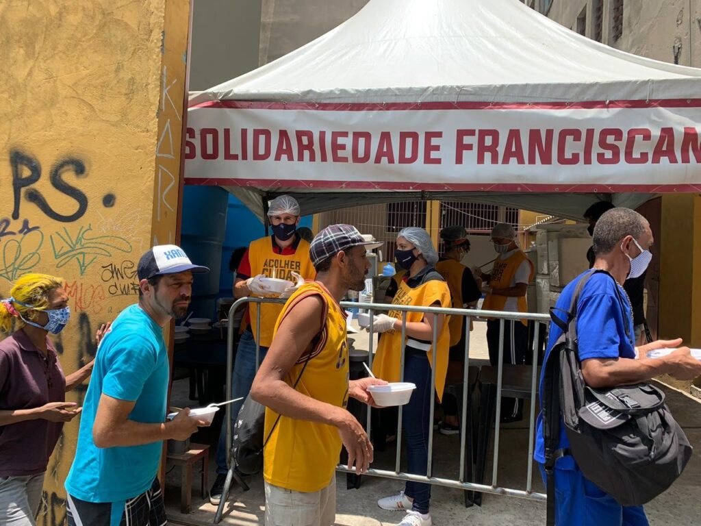 Grundfos staff helping with meal distribution in Brazil. Photo: Grundfos Brazil