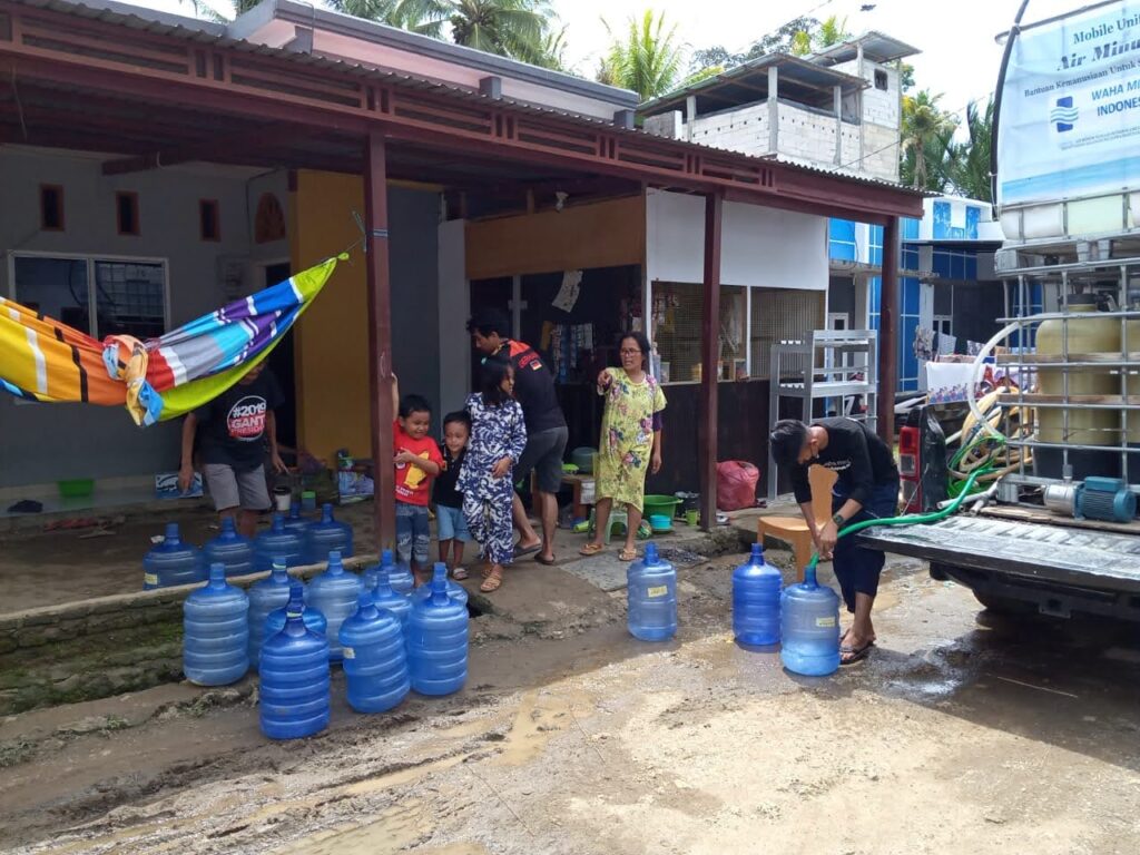 Water Mission distributing water in Western Sulawesi