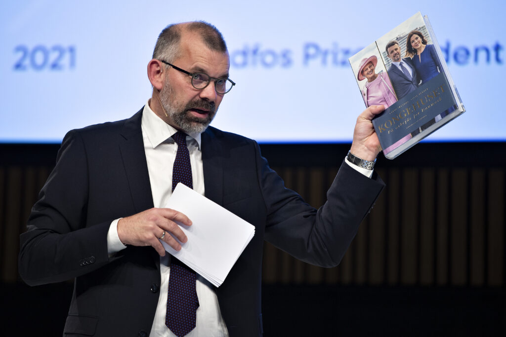  Kim Nøhr Skibsted with the new book about the Royals' importance to Danish business. Photo: Lars Holm