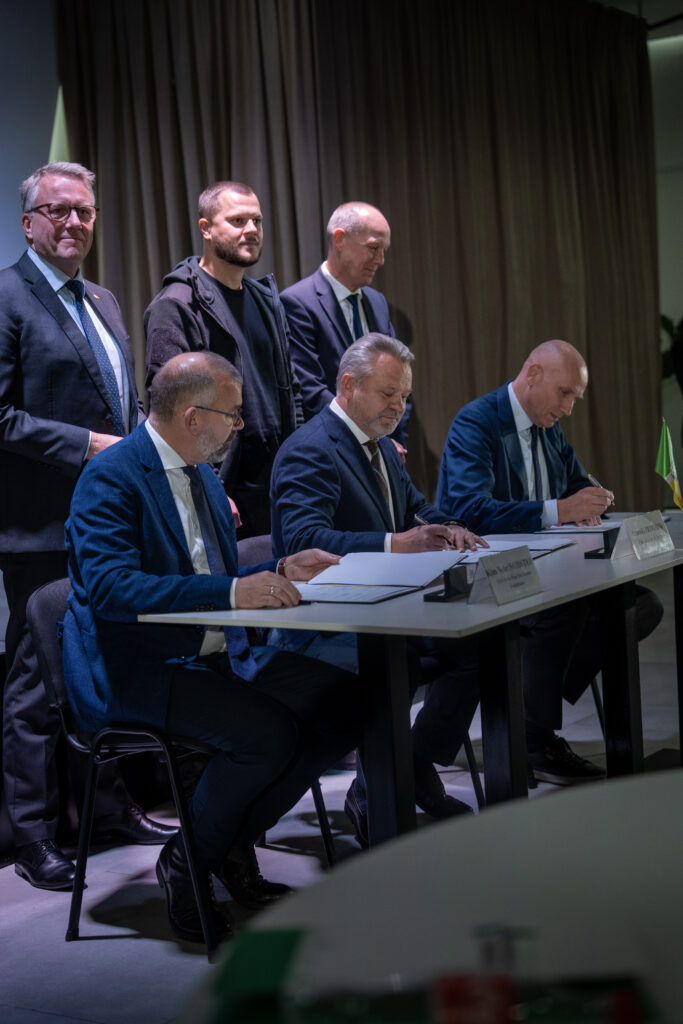 In October, CEO Kim Nøhr Skibsted visited Bucha with the Danish Minister of Industry, Business and Financial Affairs Morten Bødskov, where he signed the agreement with the city’s mayor, Anatolii Fedoruk
